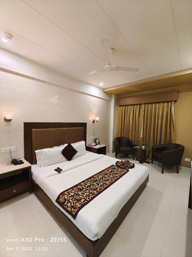 Tgv Hotel อาเมดาบัด ภายนอก รูปภาพ
