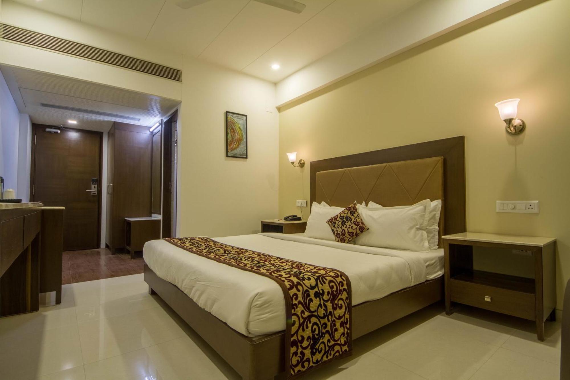 Tgv Hotel อาเมดาบัด ภายนอก รูปภาพ