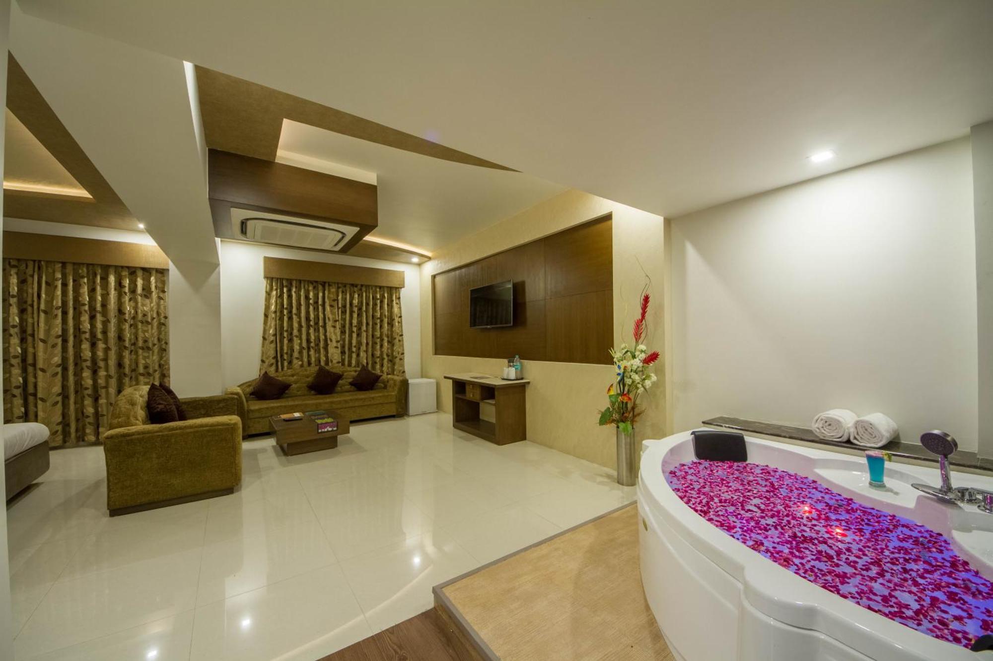 Tgv Hotel อาเมดาบัด ภายนอก รูปภาพ